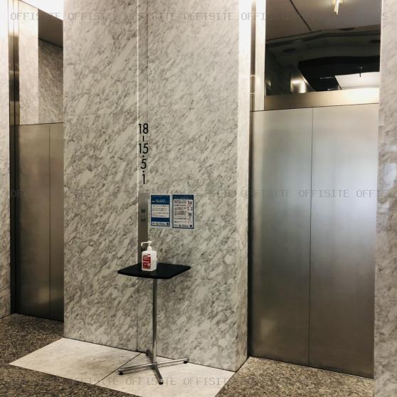 安全ビルのエレベーター