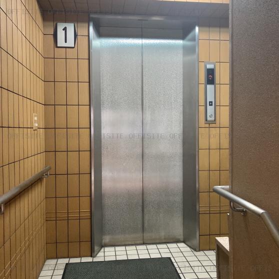 朝倉ビルのエレベーター