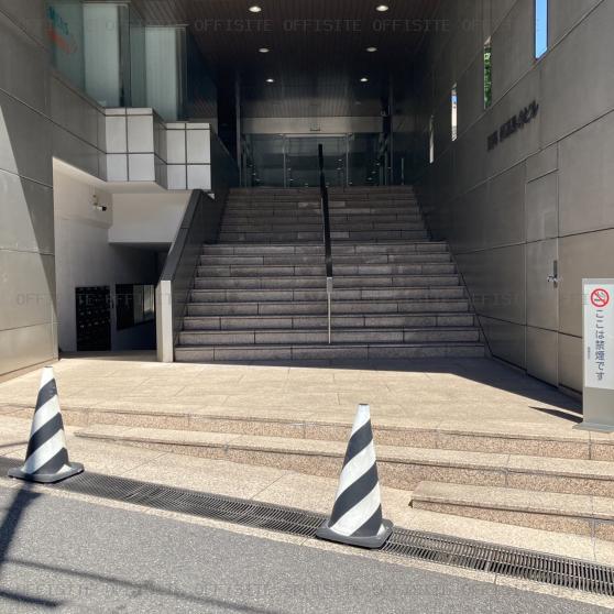 Ｊプロ高島台ビルのオフィスビル出入口