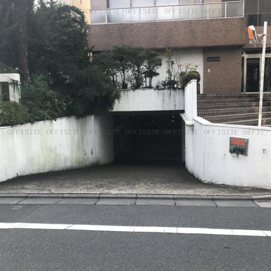 新宿ＪＥＣビルの駐車場