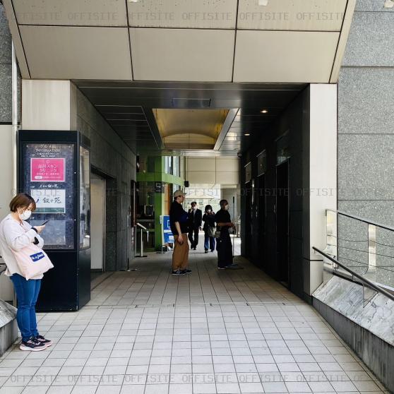 立川シネマシティビルのオフィスビル出入口(２階)