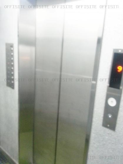 正直屋ビルのエレベーター