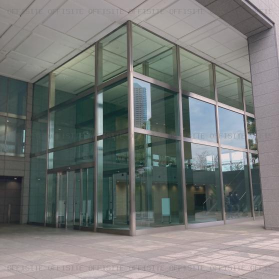 東京ダイヤビル５号館のオフィスビル出入口