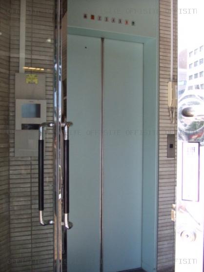 ワナミビルのエレベーター