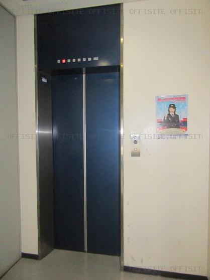 第二港南日成ビルのエレベーター