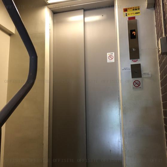 銀座花の木ビルのエレベーター