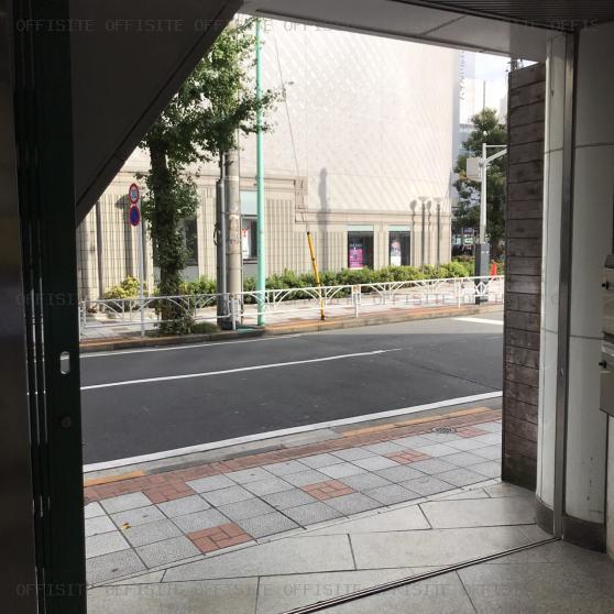 渋谷クロスロードのビル前面道路