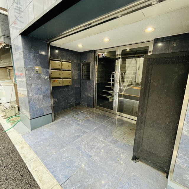 JLGビル エントランス