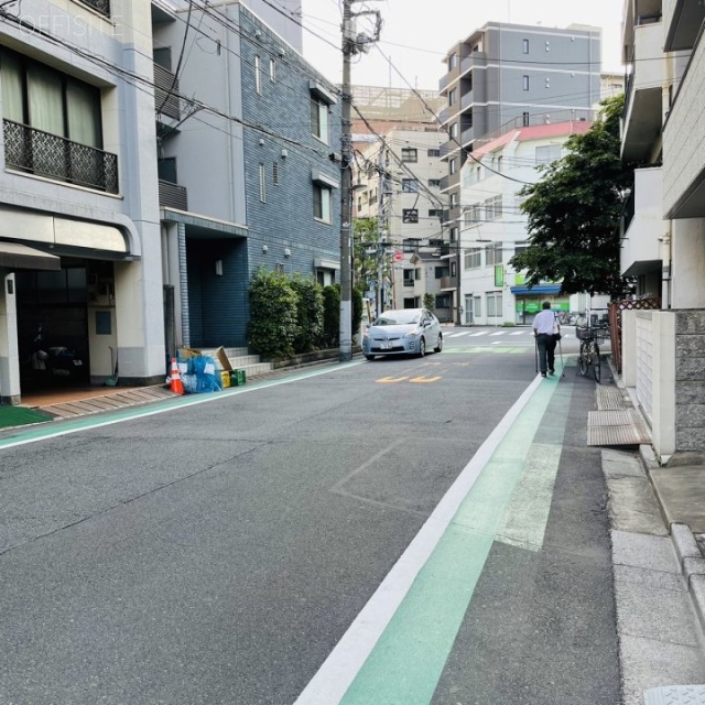 第2眞下ビル ビル前面道路