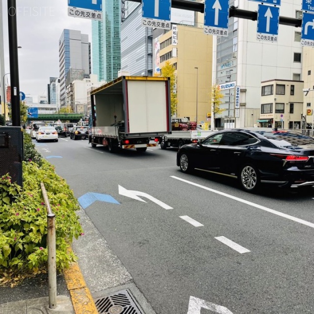 YMG新橋ビル ビル前面道路