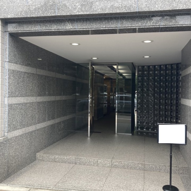 白金台ビル エントランス