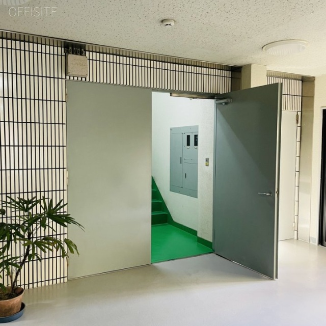 末よしビル エントランス