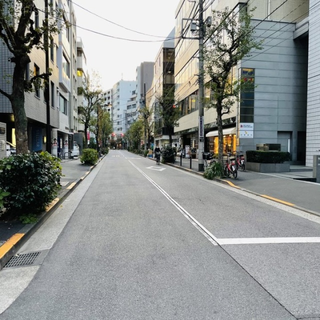一番町Mビル ビル前面道路