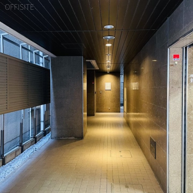 武蔵野ビル エントランス