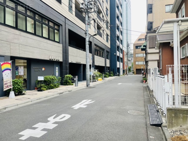 土牛産業日本橋浜町ビル 前面道路