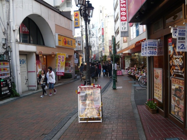 三経35ビル ビル前面道路