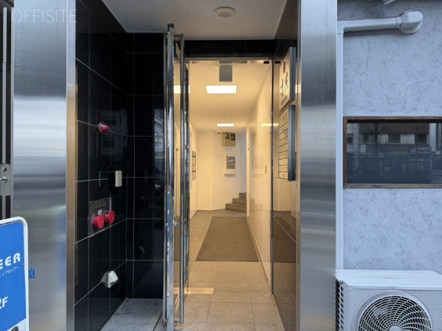 晴花ビル オフィスビル出入口