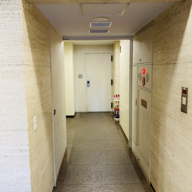 神田神保町ビル エントランス