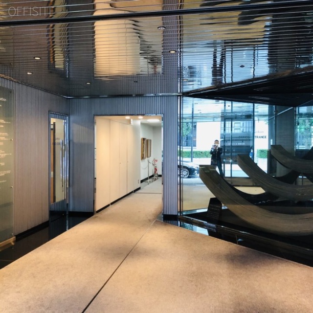 蚕糸会館 エントランス