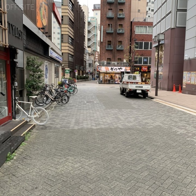 浅草公園六区ビル ビル前面道路