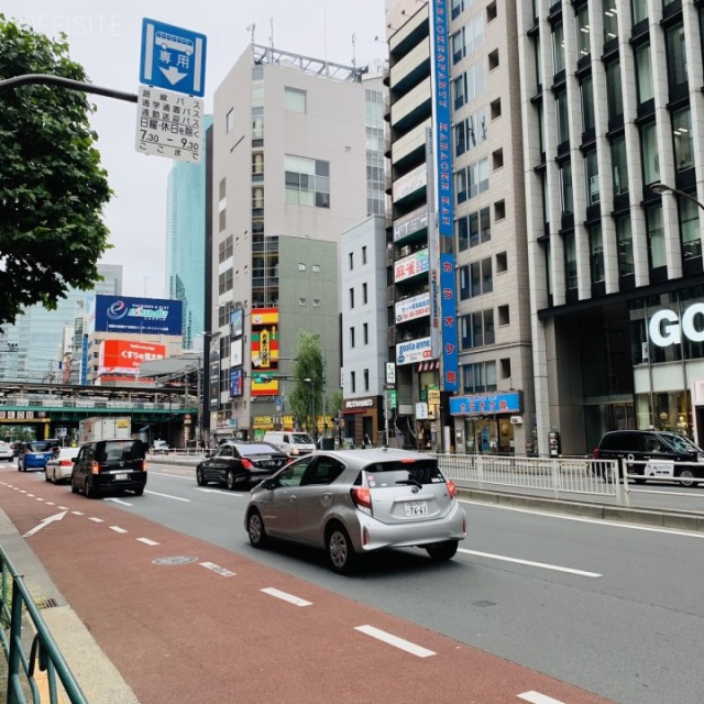 りそな新橋ビル 前面は外堀通り