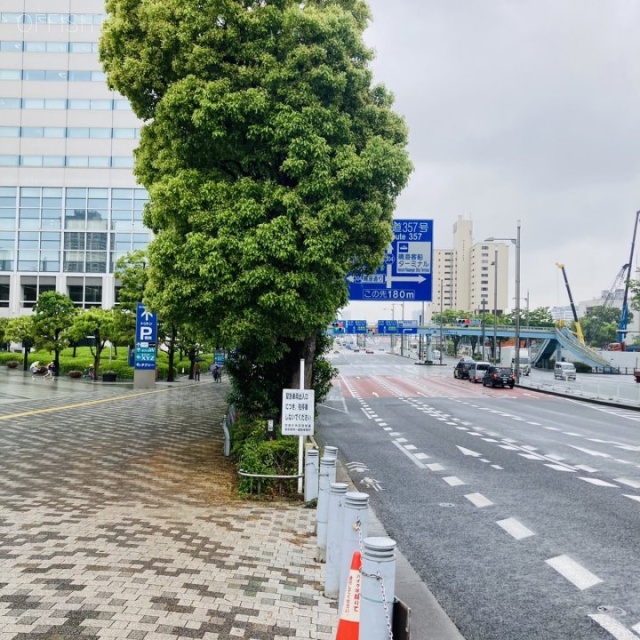 晴海アイランドトリトンスクエアオフィスタワーW棟 ビル前面道路