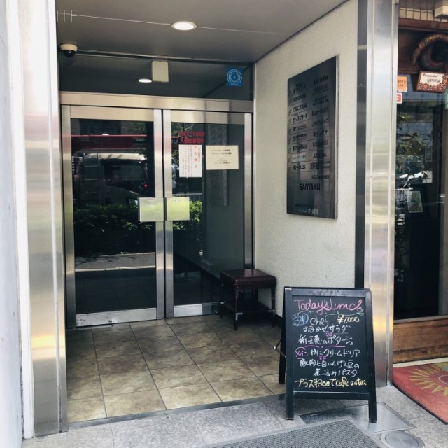 アール五反田 オフィスビル出入口