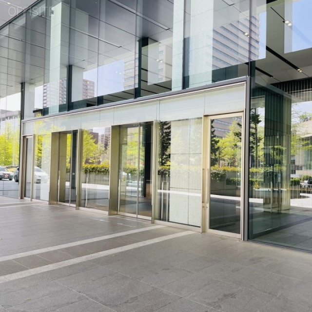 仙台トラストタワー オフィスビル出入口