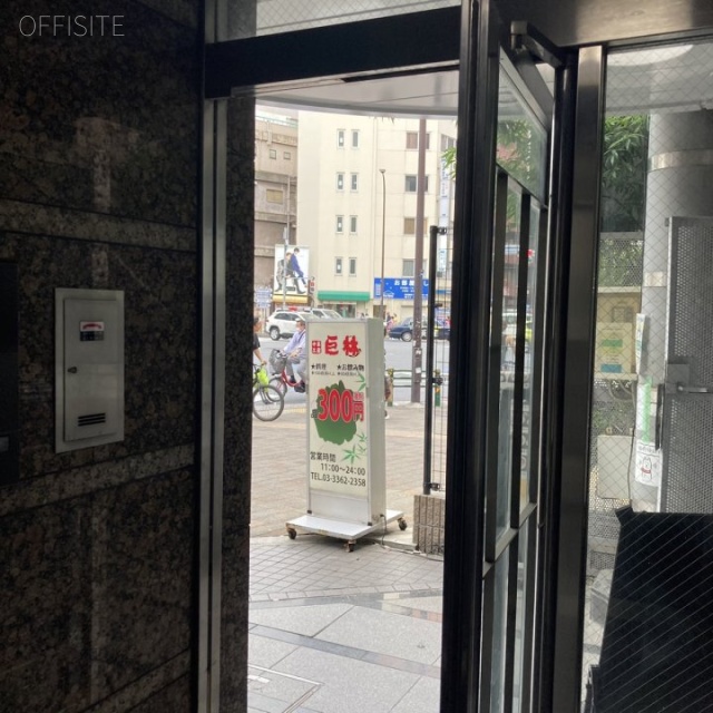 プリオール三信ビル エントランス