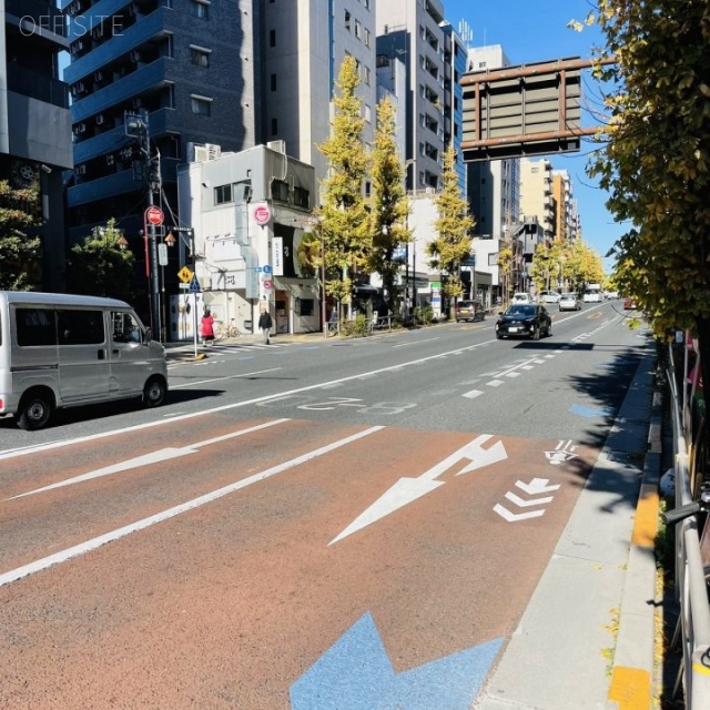 明和本郷ビル 前面に本郷通り