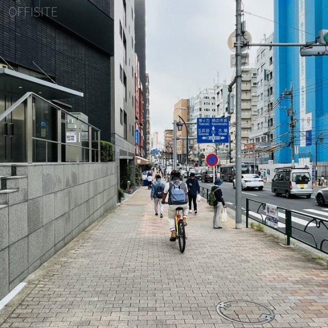 いちご目黒ビル 前面歩道