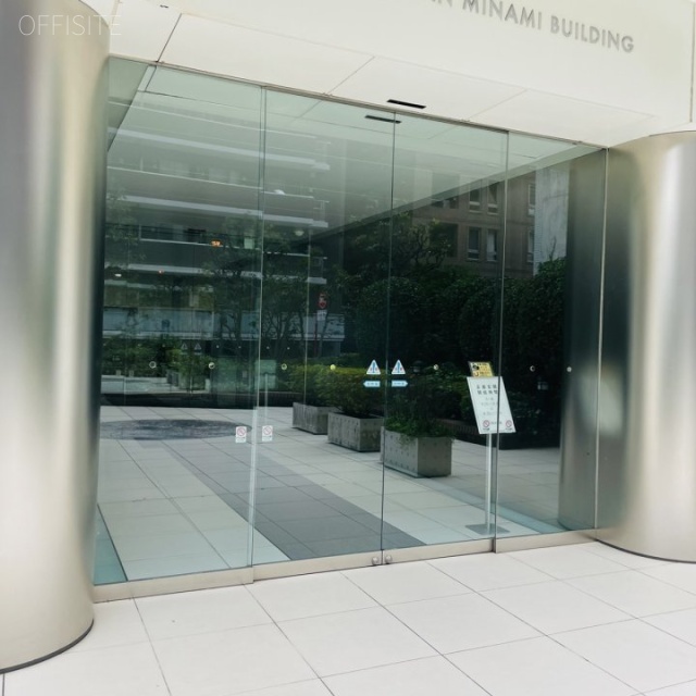 靖国九段南ビル エントランス