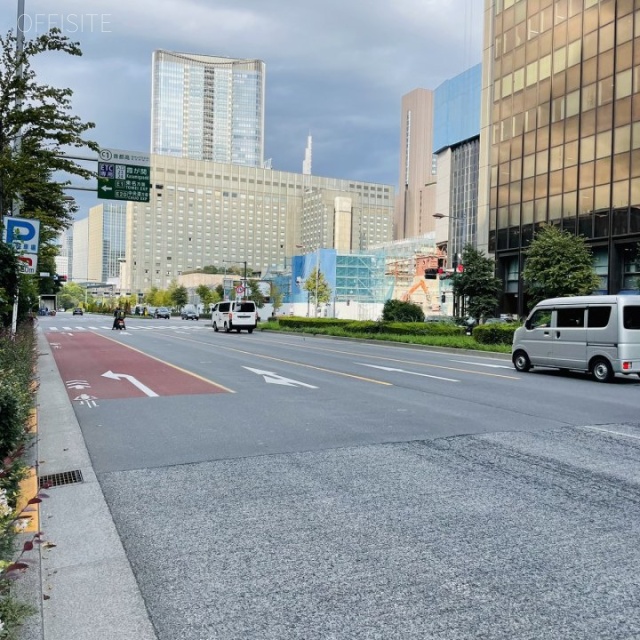 富国生命ビル 前面に日比谷通り