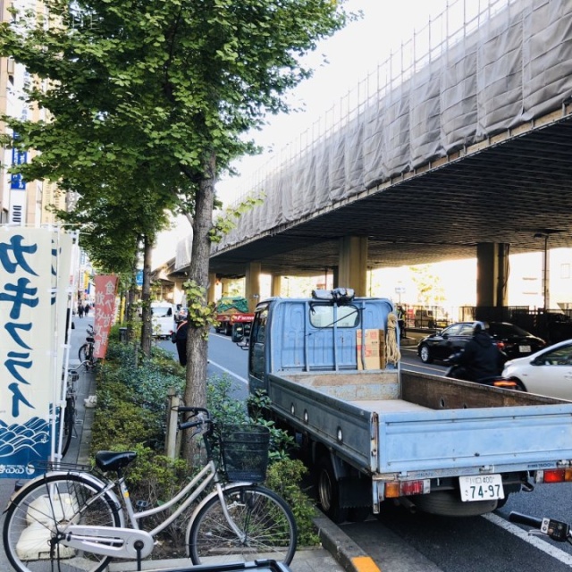 東和ビル 前面は昭和通り
