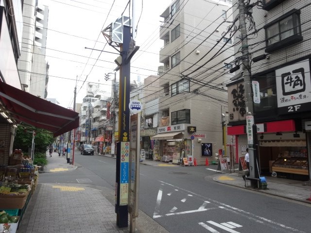 中野新橋ペガサスビル ビル前面道路