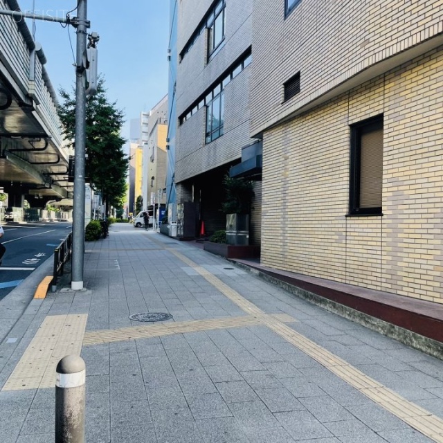 サンポウ池袋ビル 前面歩道