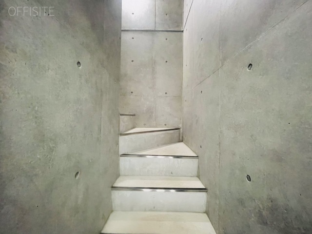 CGA新富ビル 階段