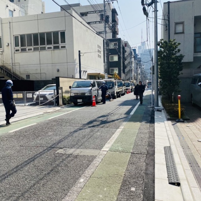 本郷弓町ビル ビル前面道路