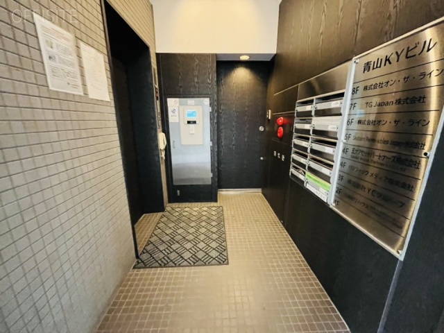 青山KYビル エントランス