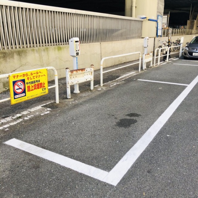 九段下SSTビル 目の前に白枠駐車場