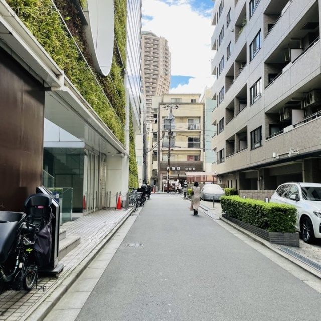 NS麻布十番ビル ビル前面道路