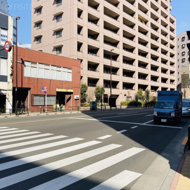 La鳳山ビル ビル前面道路