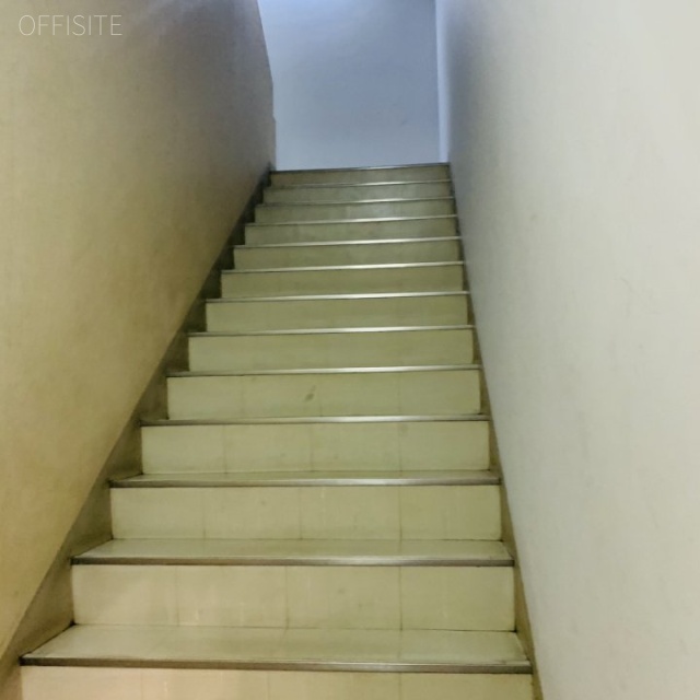 メタリオンOSビル 階段