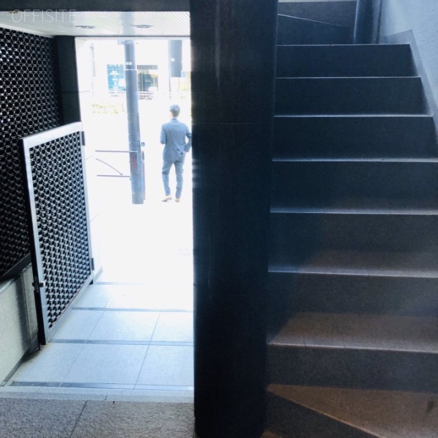 東京ビル エントランス