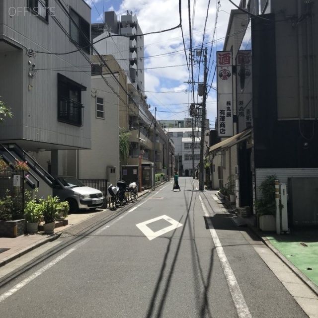 シントクビル ビル前面道路
