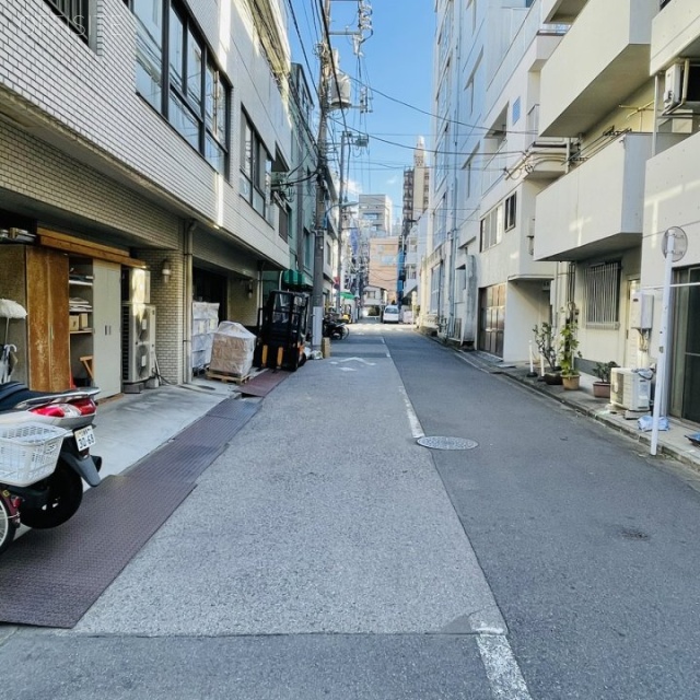 TYKビル ビル前面道路
