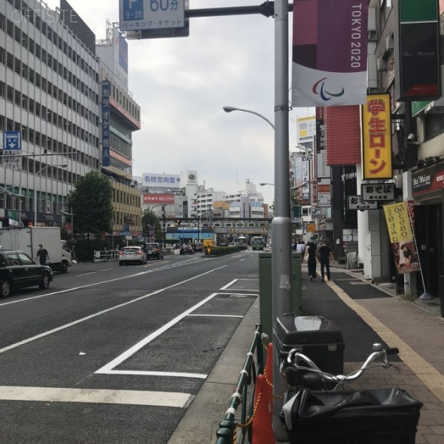 アティレビル ビル前面道路