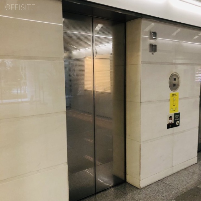 ワカ末ビル エレベーター