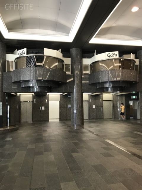 青山オーバルビル エントランス