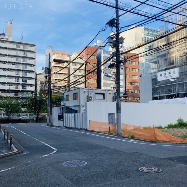 ジニアスビル 前面通り